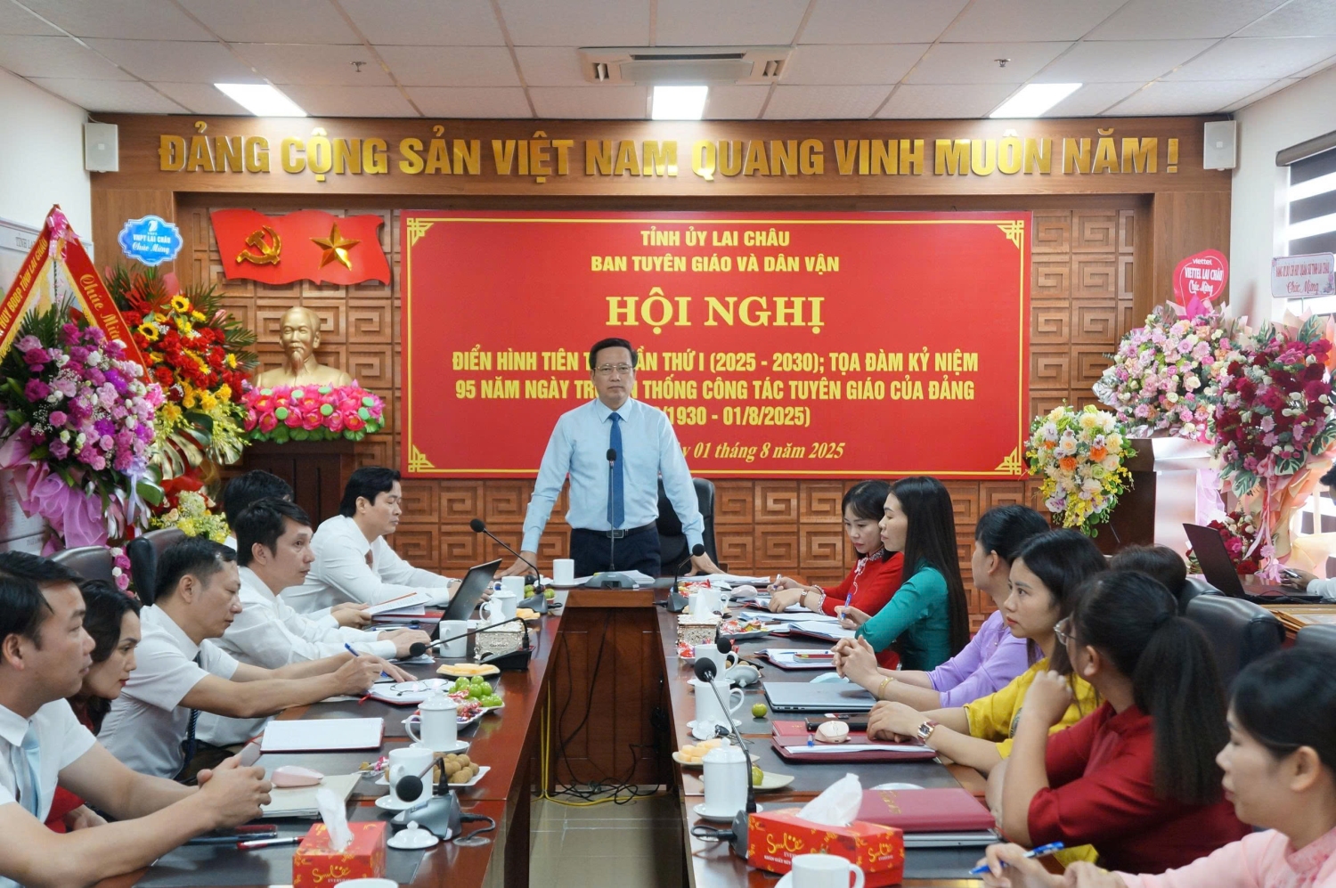 Đồng chí Lê Đức Dục - Ủy viên Ban Thường vụ Tỉnh uỷ, Trưởng Ban Tuyên giáo và Dân vận Tỉnh uỷ phát biểu tại Hội nghị