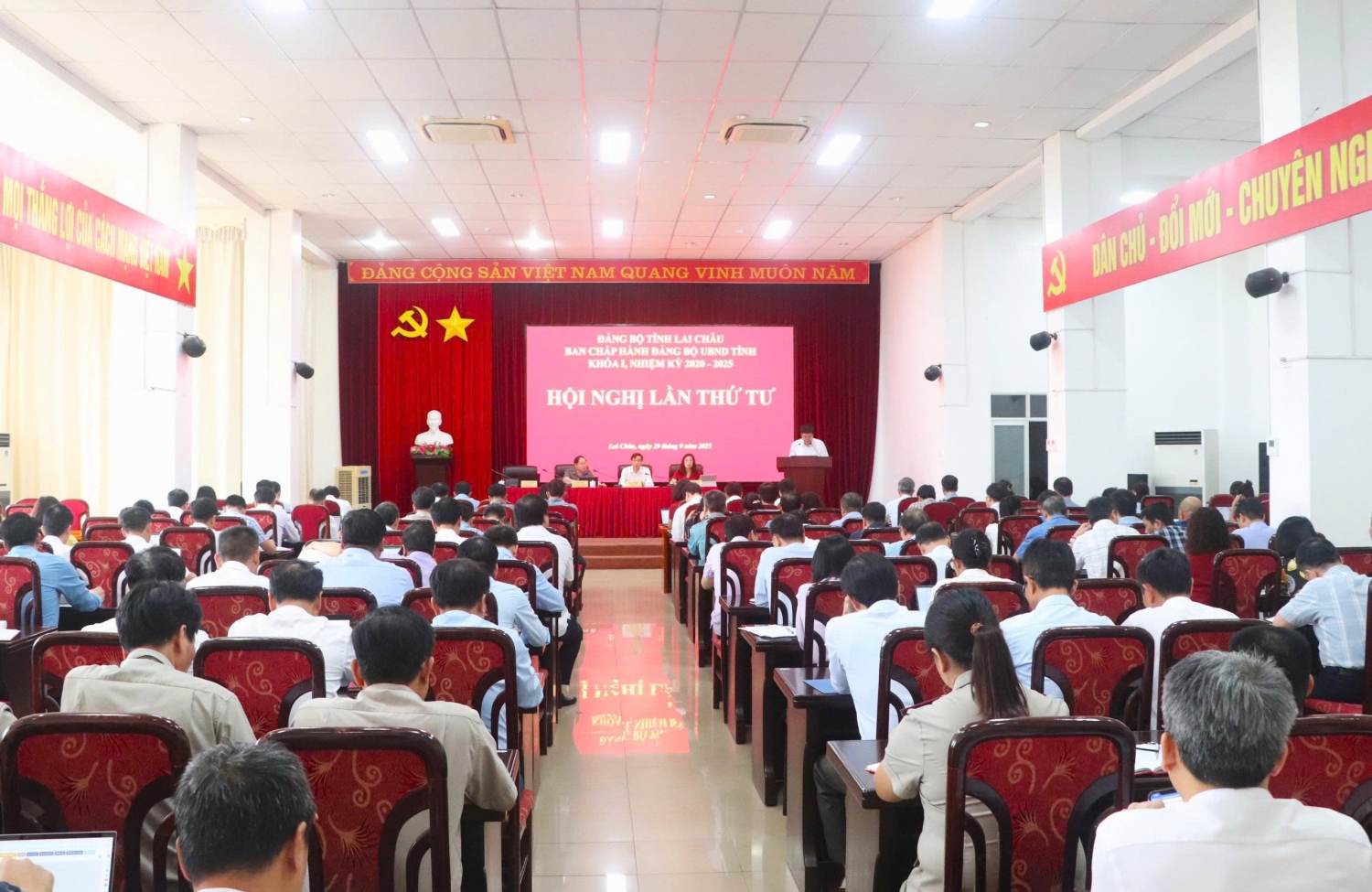 Quang cảnh Hội nghị