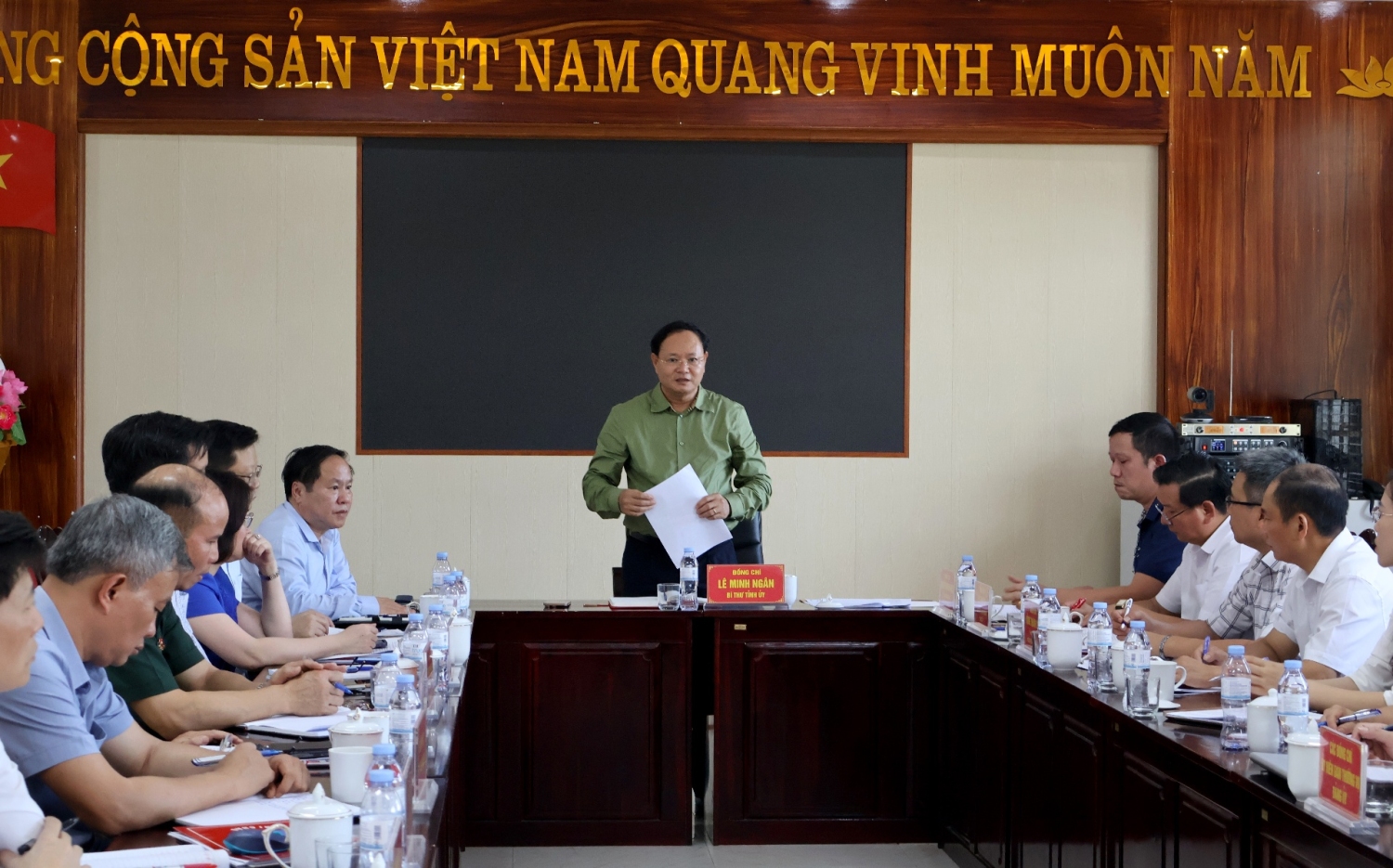 Đoàn công tác làm việc với xã Bum Nưa