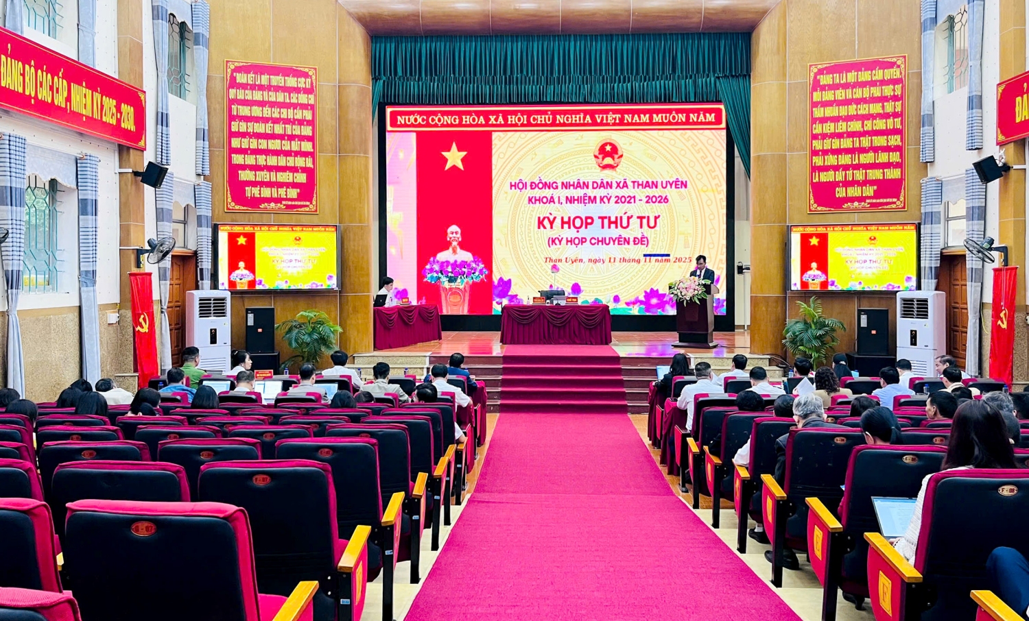 Quang cảnh Kỳ họp