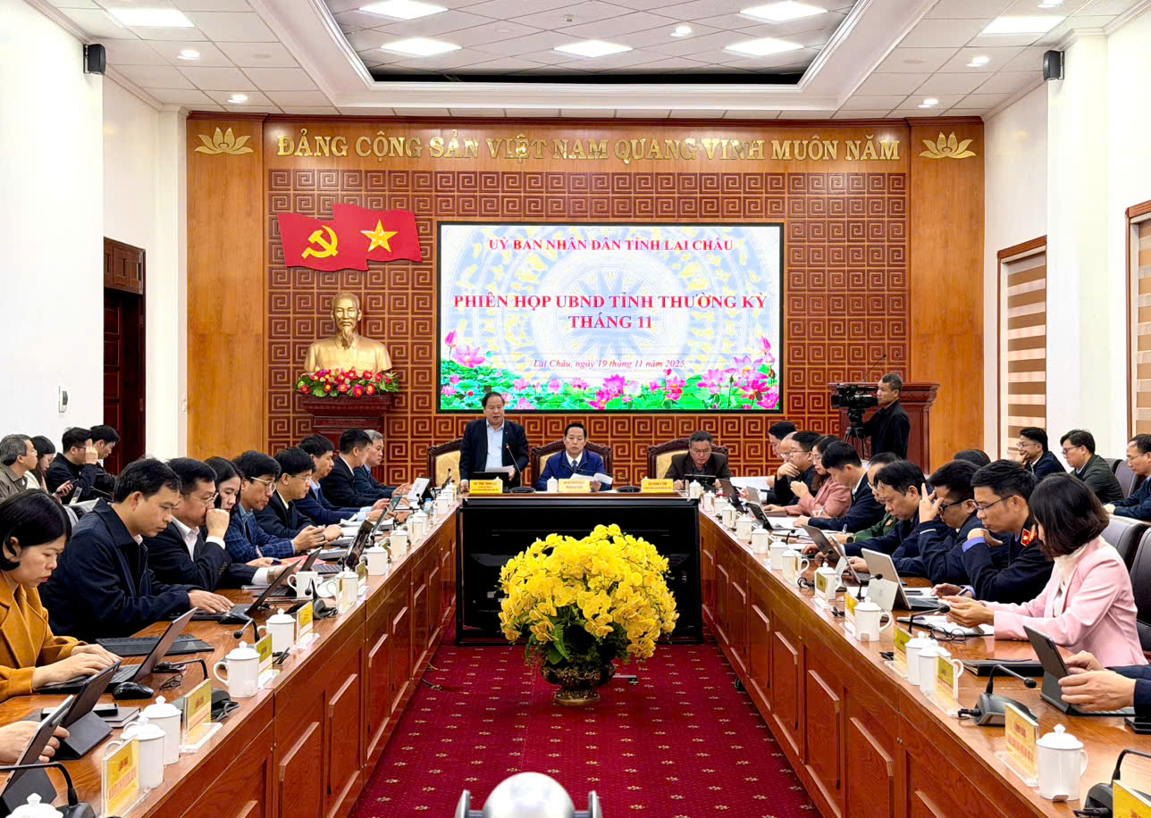 Quang cảnh Phiên họp