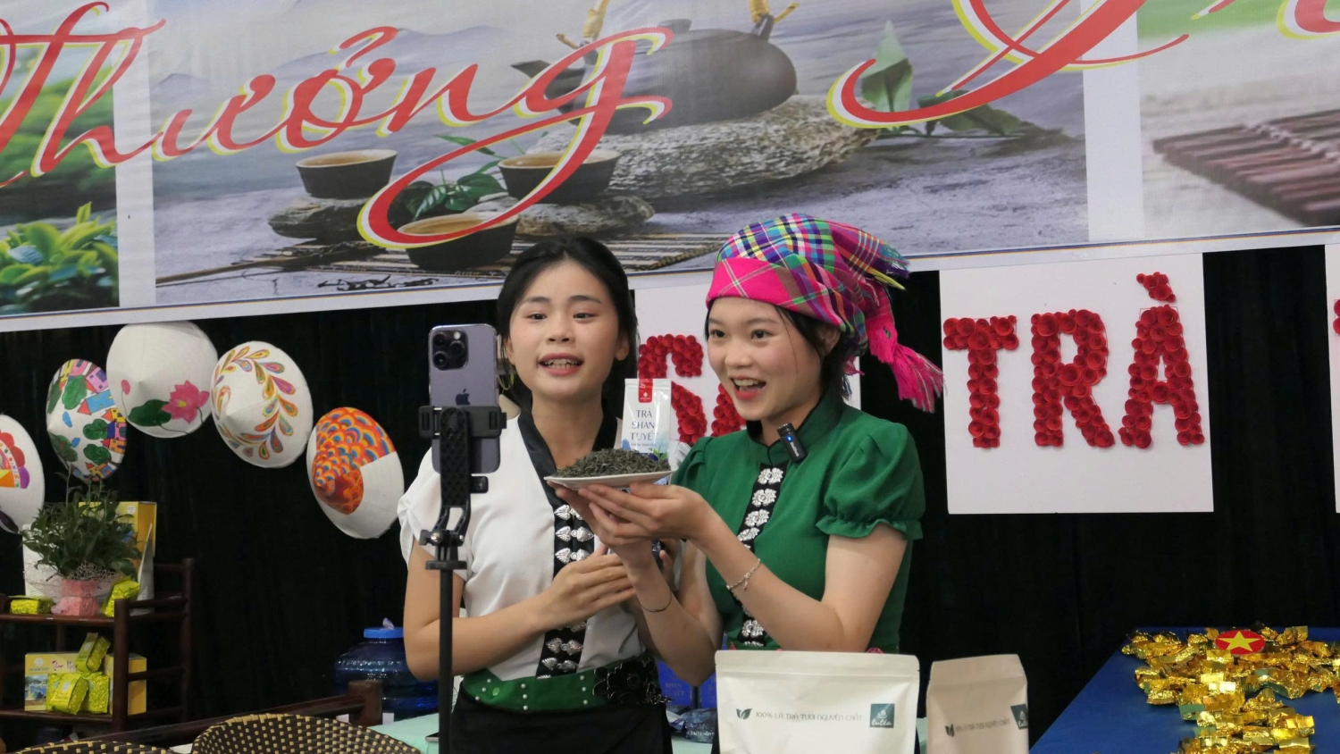 Người dân ứng dụng chuyển đổi số trong quảng bá, giới thiệu sản phẩm trên các nền tảng mạng xã hội