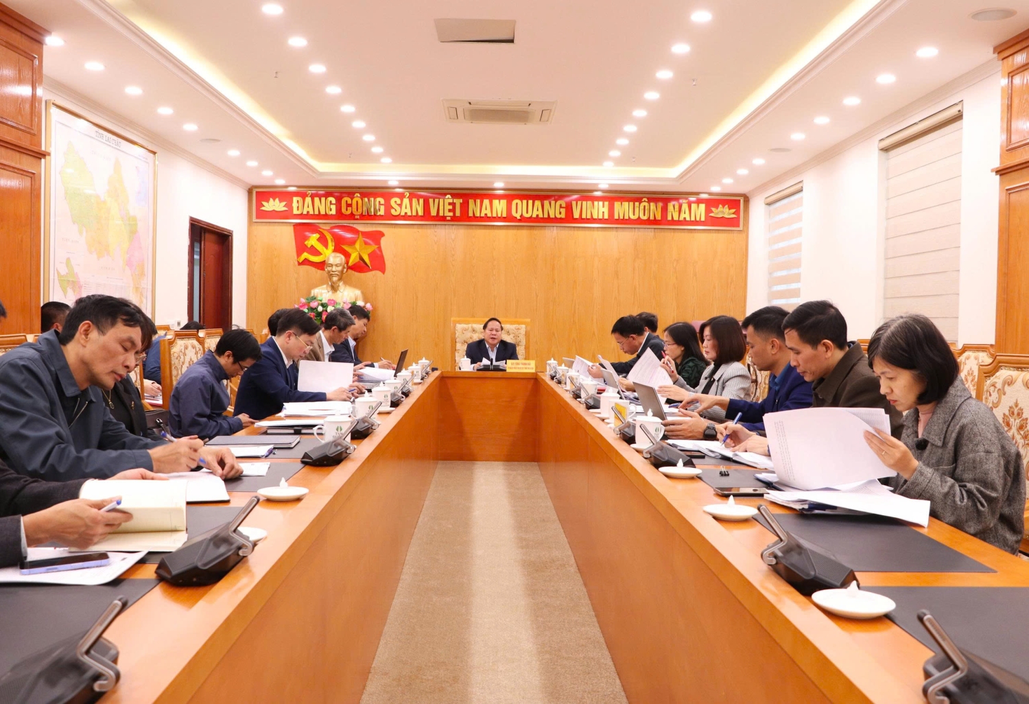 Quang cảnh cuộc họp