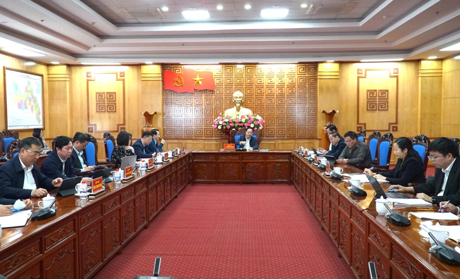 Quang cảnh cuộc họp