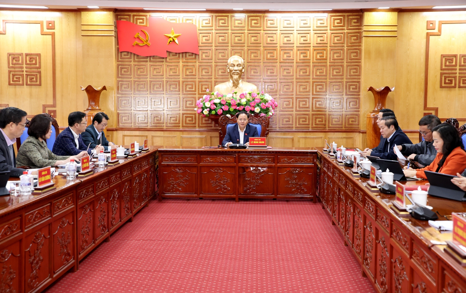 Quang cảnh cuộc họp