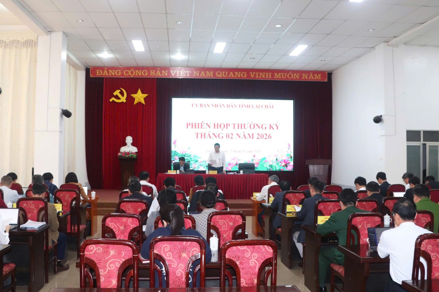 Quang cảnh Phiên họp