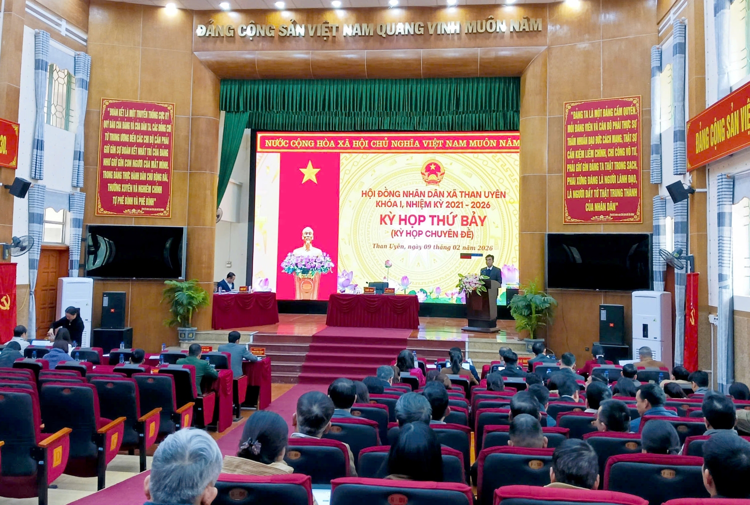 Quang cảnh Kỳ họp