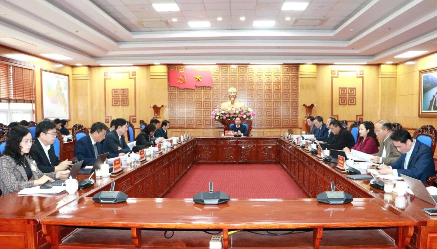 Quang cảnh cuộc họp