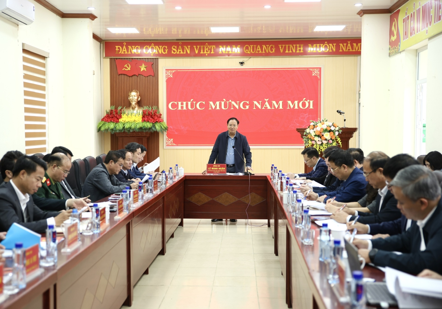 Quang cảnh buổi làm việc