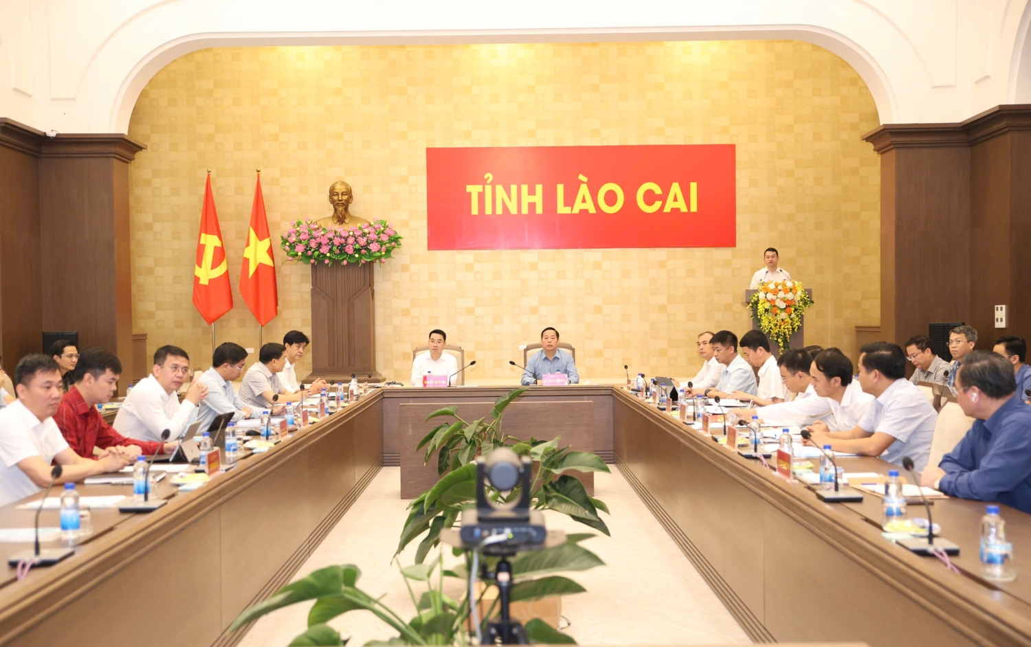 Quang cảnh buổi làm việc