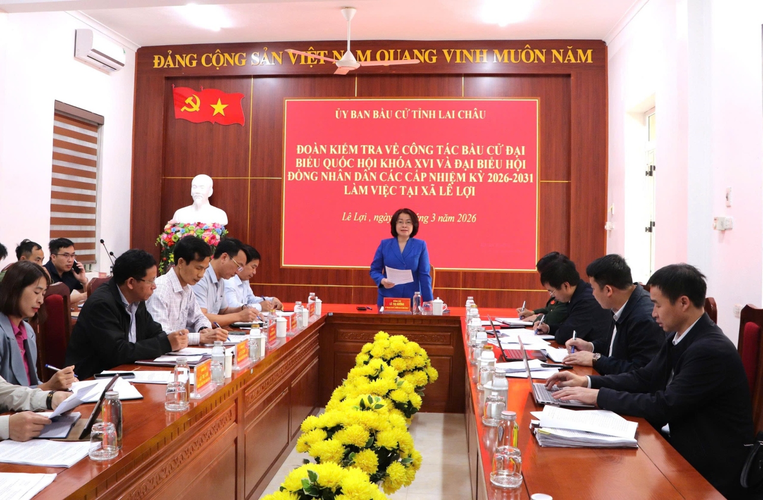 Quang cảnh buổi làm việc