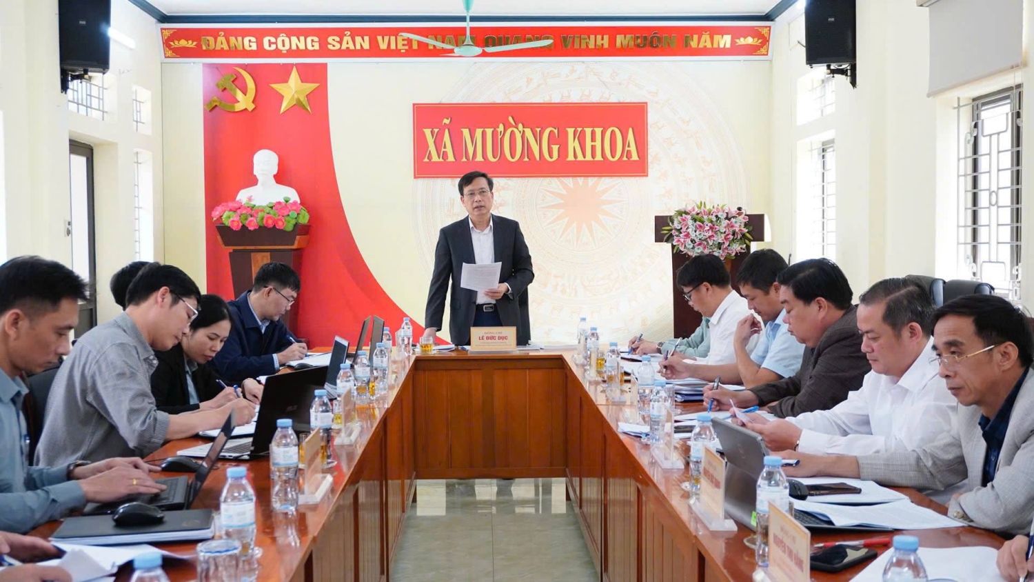 Quang cảnh buổi giám sát tại Đảng ủy xã Mường Khoa