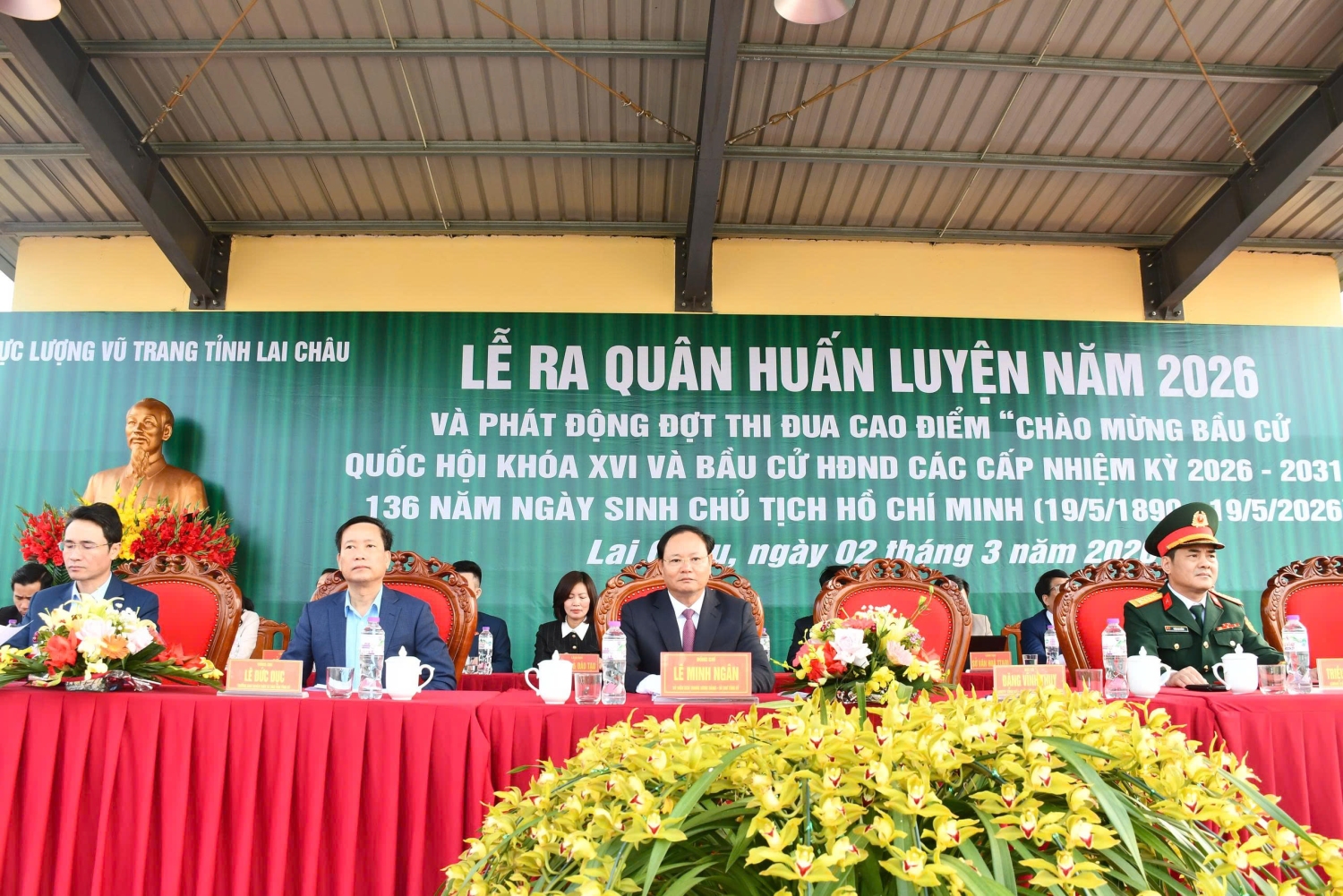 Đồng chí Lê Minh Ngân - Ủy viên Ban Chấp hành Trung ương Đảng, Bí thư Tỉnh ủy, Bí thư Đảng ủy Quân sự tỉnh và các đại biểu dự Lễ ra quân huấn luyện