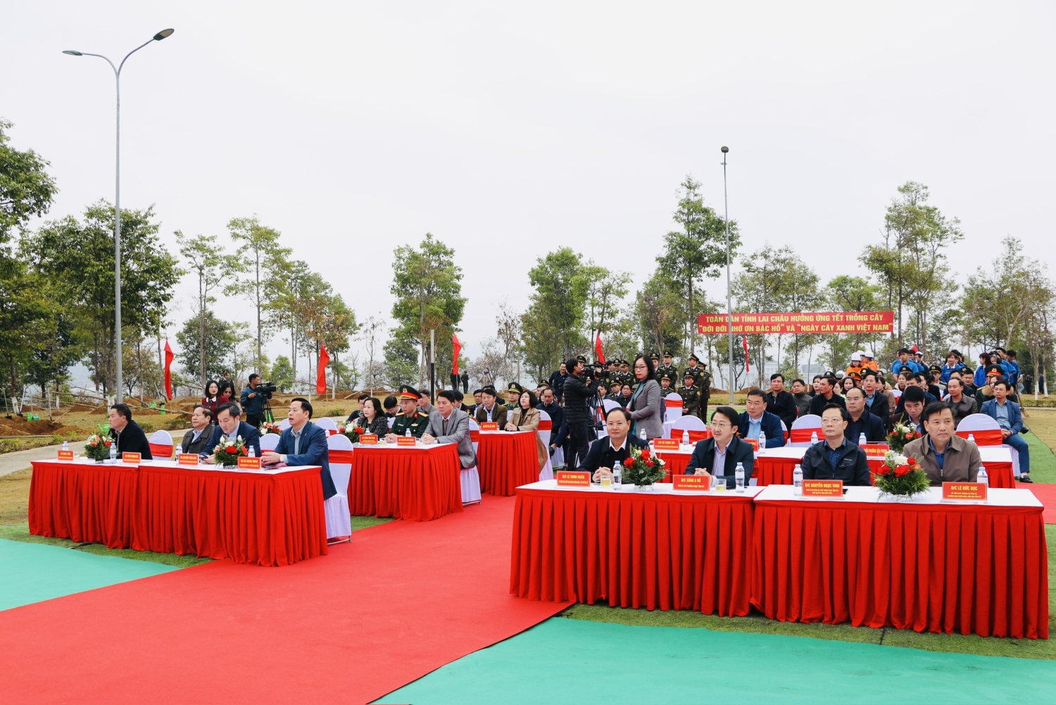 Các đại biểu dự Lễ phát động