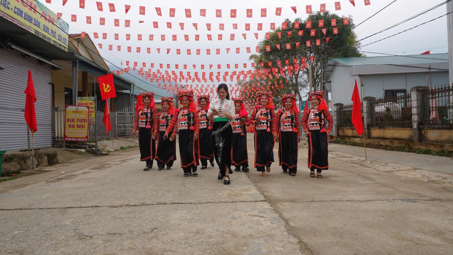 Cử tri xã Thu Lũm nô nức tham gia bầu cử đại biểu Quốc hội khoá XVI và đại biểu hội đồng nhân dân các cấp nhiệm kỳ 2026-2031