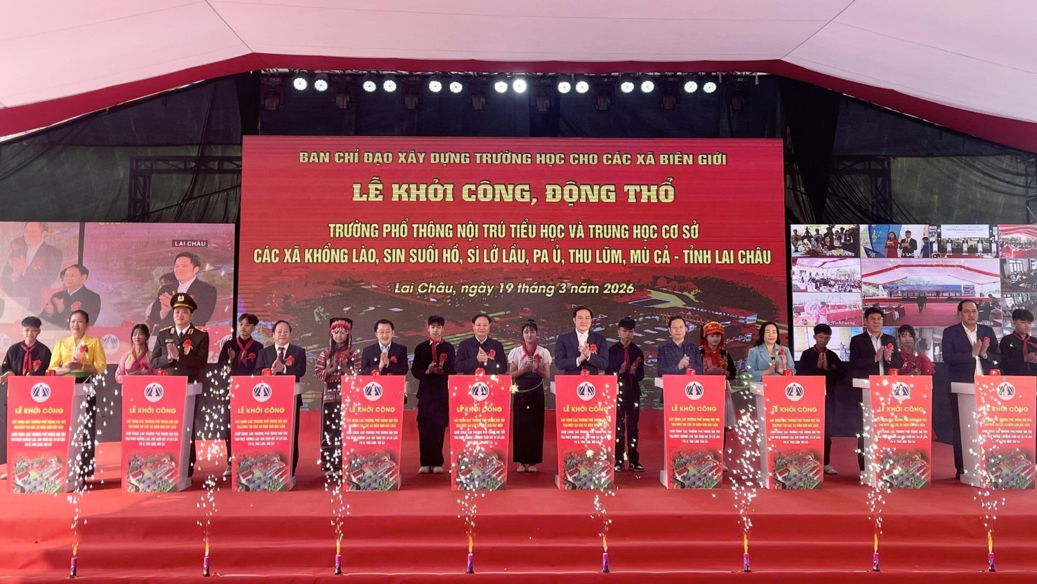 Các đồng chí lãnh đạo và đại biểu thực hiện nghi thức khởi công công trình