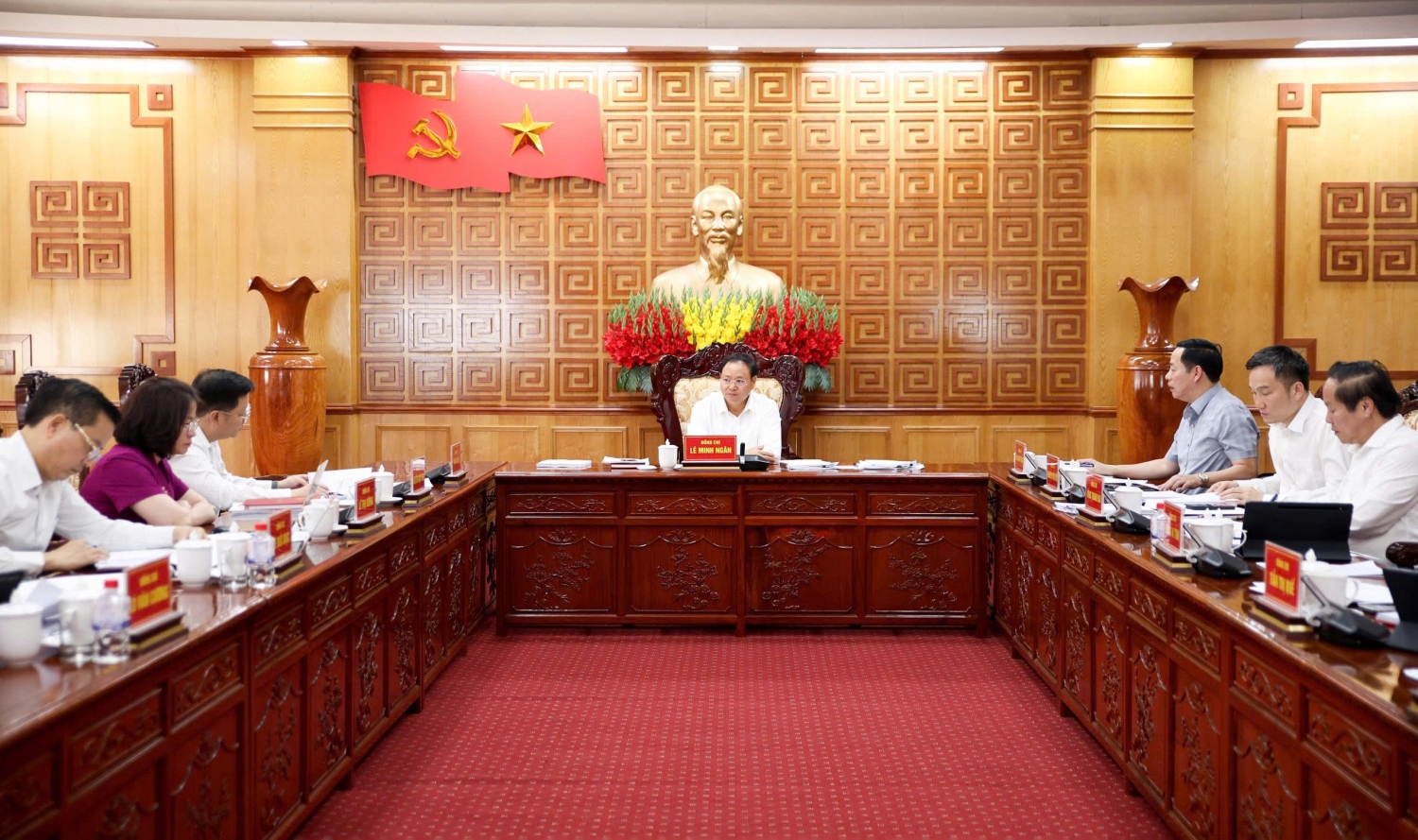 Quang cảnh cuộc họp