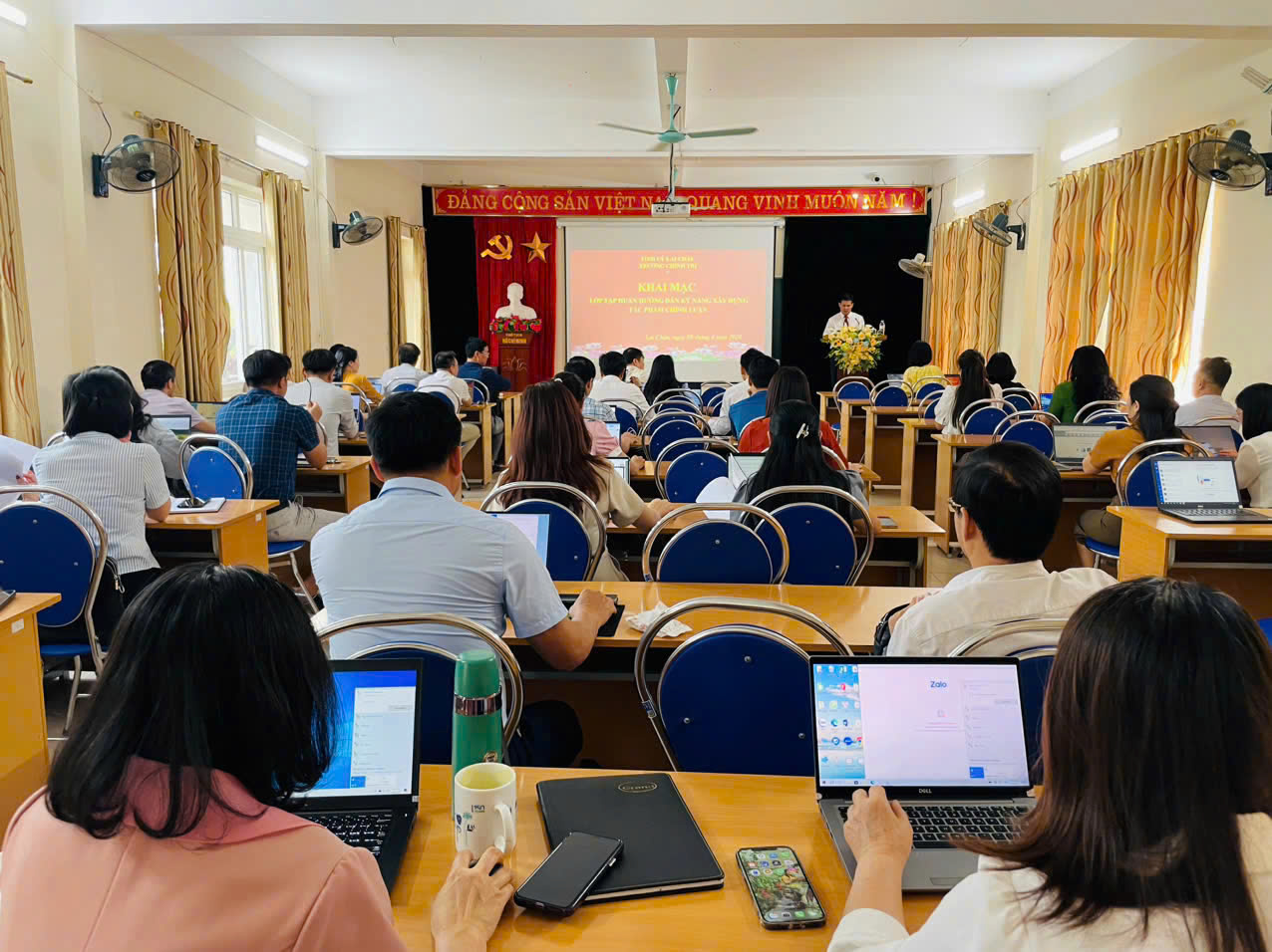 Quang cảnh lớp tập huấn