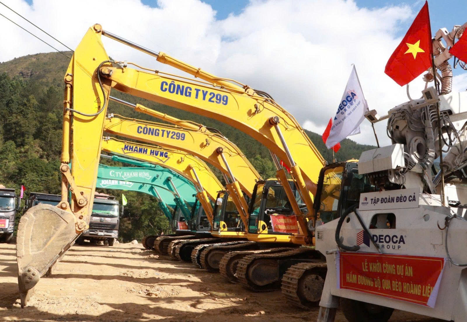 Máy móc phương tiện phục vụ thi công Dự án Hầm đường bộ qua đèo Hoàng Liên kết nối tỉnh Lào Cai với tỉnh Lai Châu