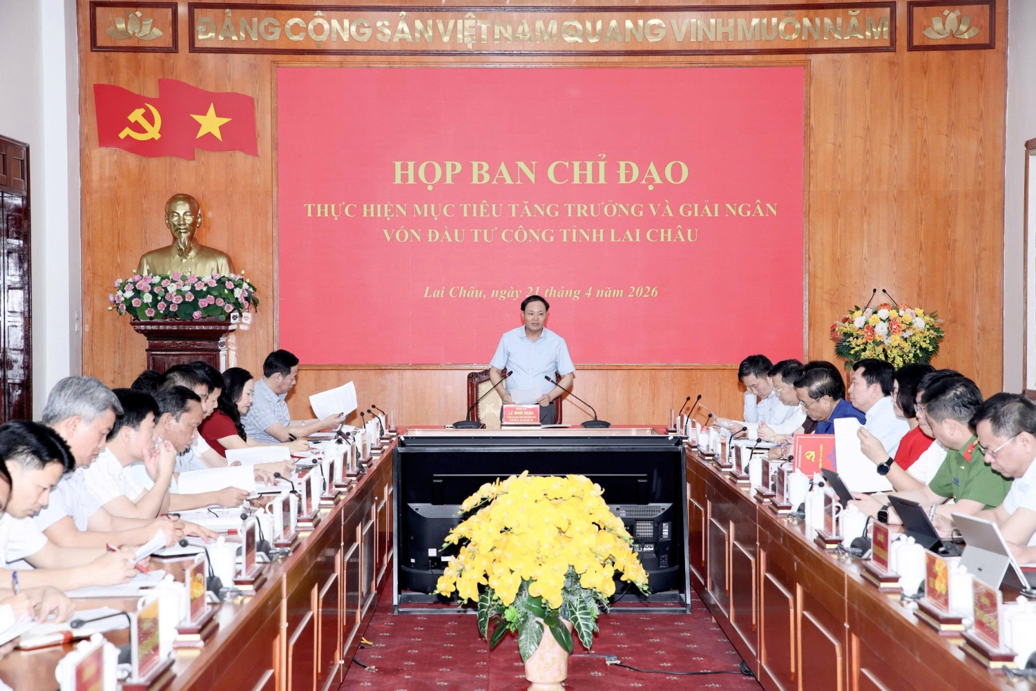 Quang cảnh cuộc họp