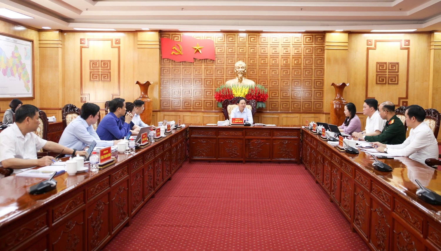 Quang cảnh cuộc họp