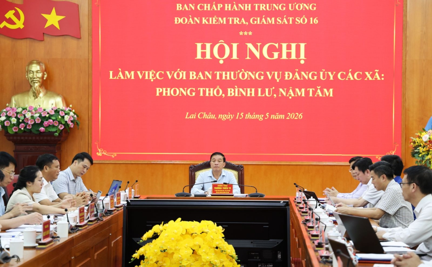 Quang cảnh buổi làm việc