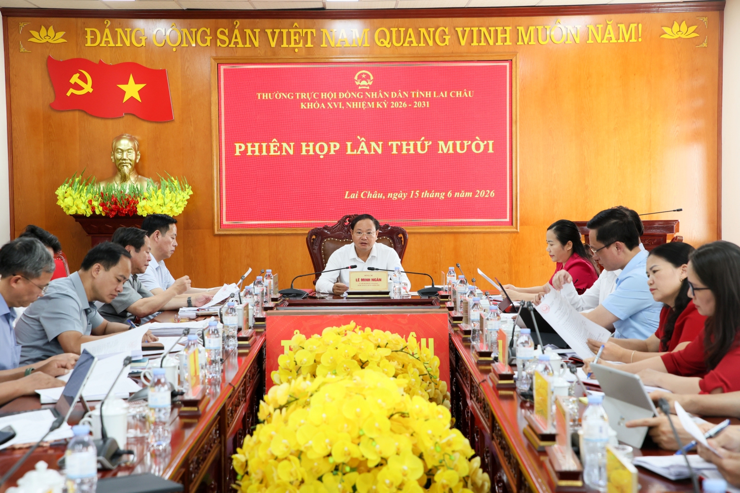 Quang cảnh Phiên họp