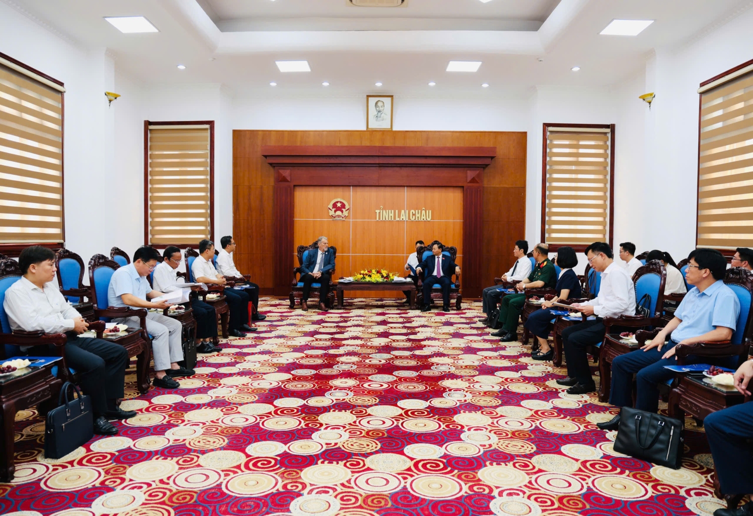 Quang cảnh buổi làm việc