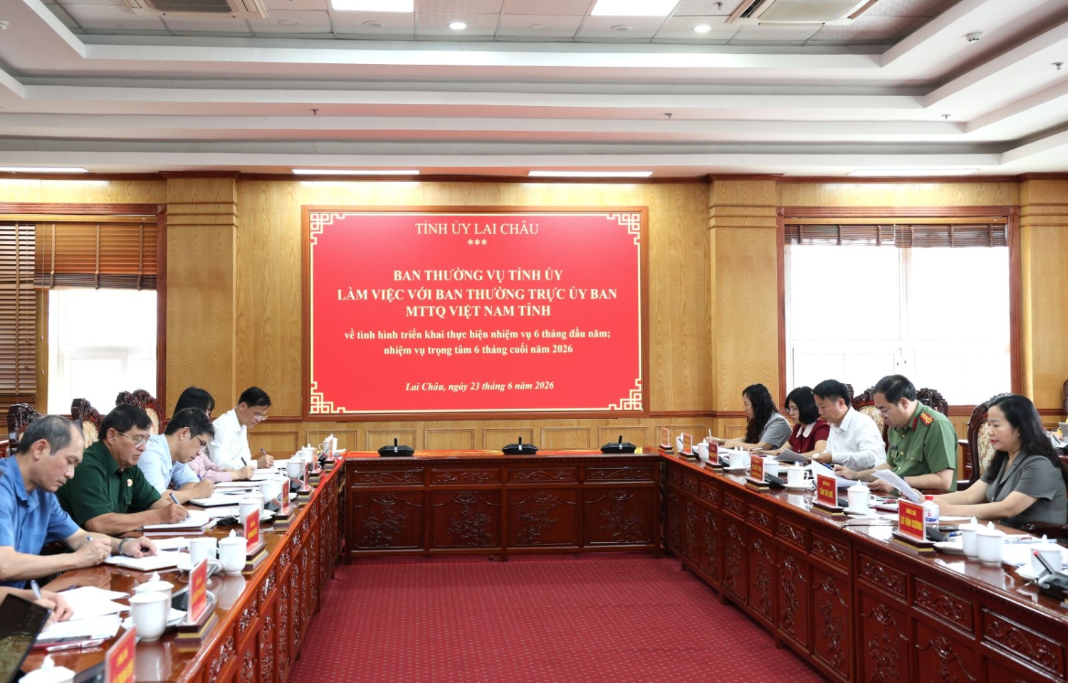 Quang cảnh buổi làm việc