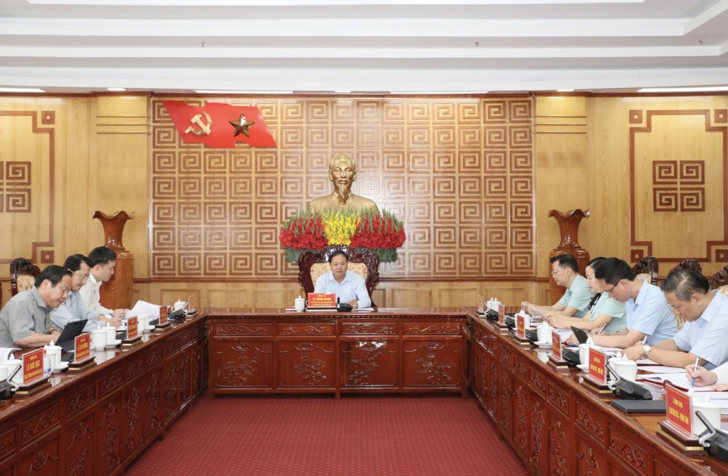 Quang cảnh buổi làm việc