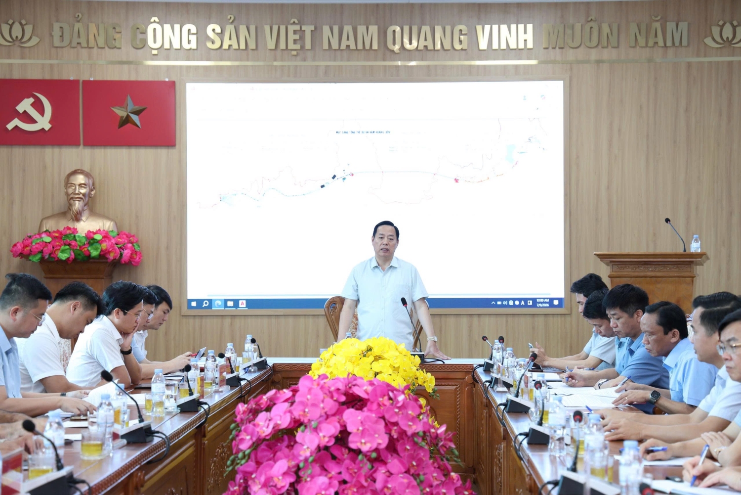 Quang cảnh buổi làm việc