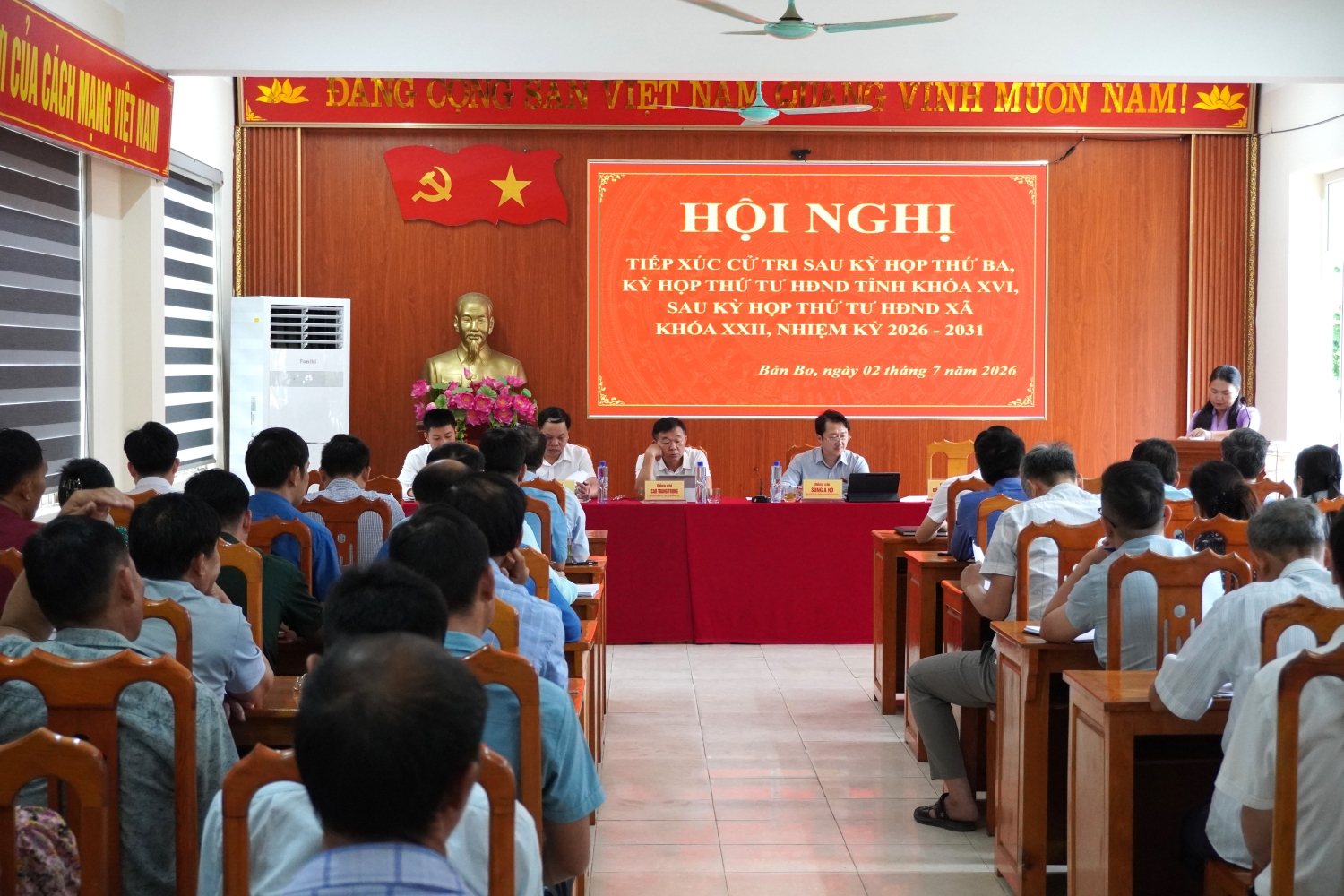 Quang cảnh Hội nghị tiếp xúc cử tri