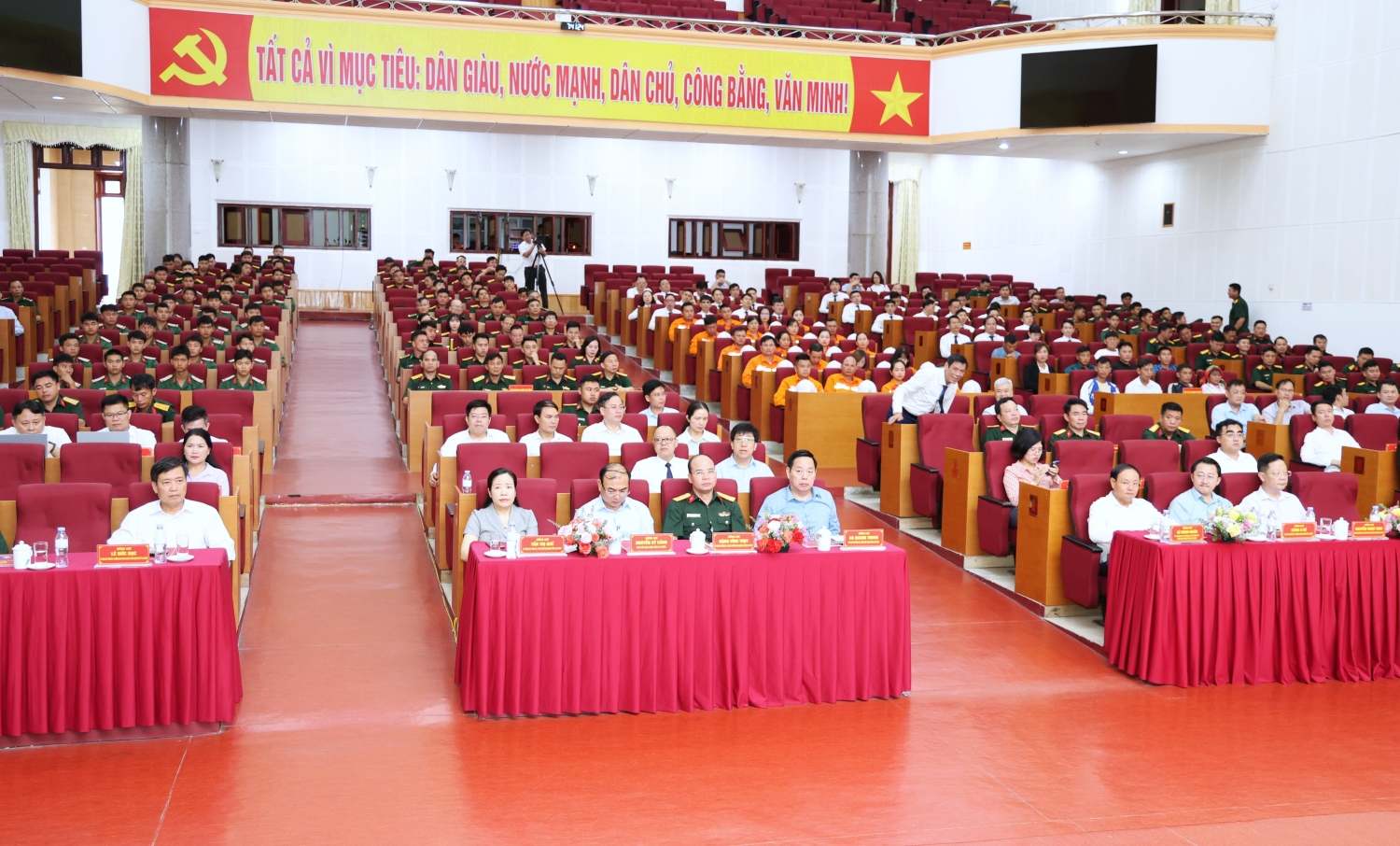Các đại biểu dự Hội nghị