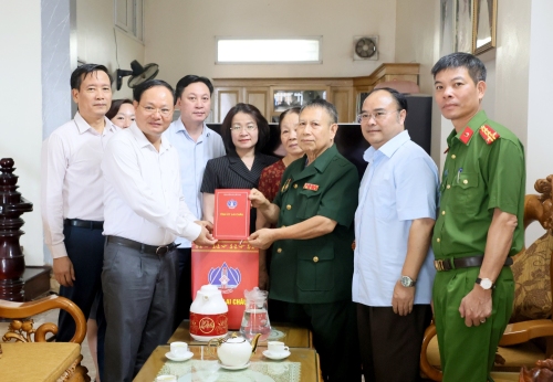 Bí thư Tỉnh uỷ Lê Minh Ngân thăm hỏi, tặng quà nhân kỷ niệm 79 năm ngày Thương binh - Liệt sĩ