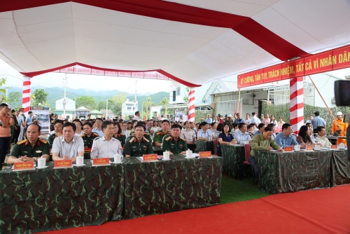 Lễ bàn giao nhà ở tái định cư cho 24 hộ dân bị mất nhà do lũ quét tại xã Mường Than