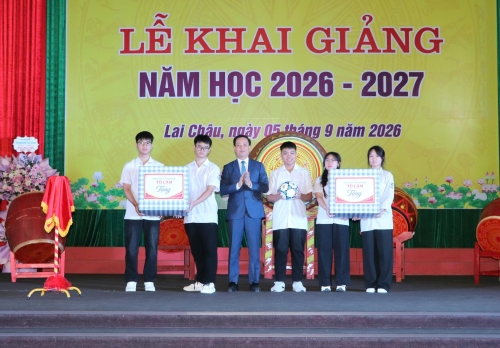 Đồng chí Trưởng Ban Tuyên giáo Tỉnh ủy dự Khai giảng năm học mới tại Trường THPT chuyên Lê Quý Đôn