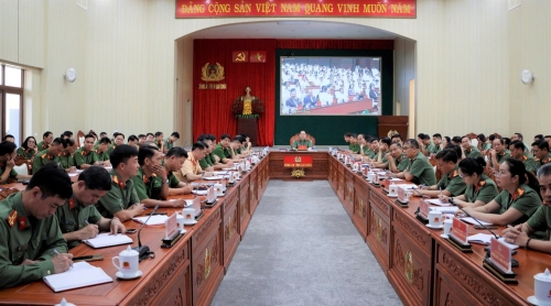 Đẩy mạnh tuyên truyền, triển khai thực hiện nghị quyết, chỉ thị của Bộ Chính trị