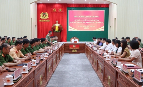 Quang cảnh buổi Biểu dương, khen thưởng