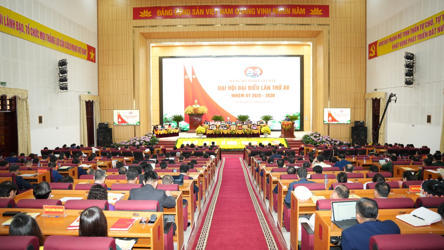 Quang cảnh phiên trù bị
