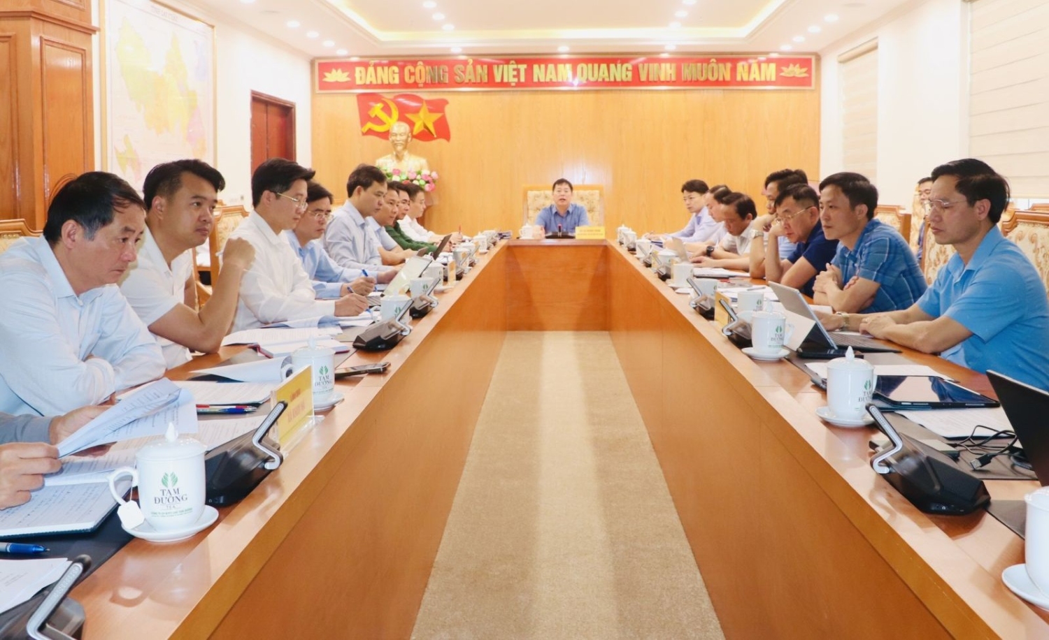 Quang cảnh cuộc họp