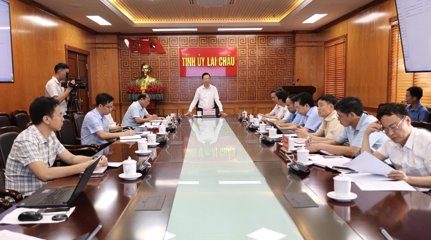 Quang cảnh buổi làm việc