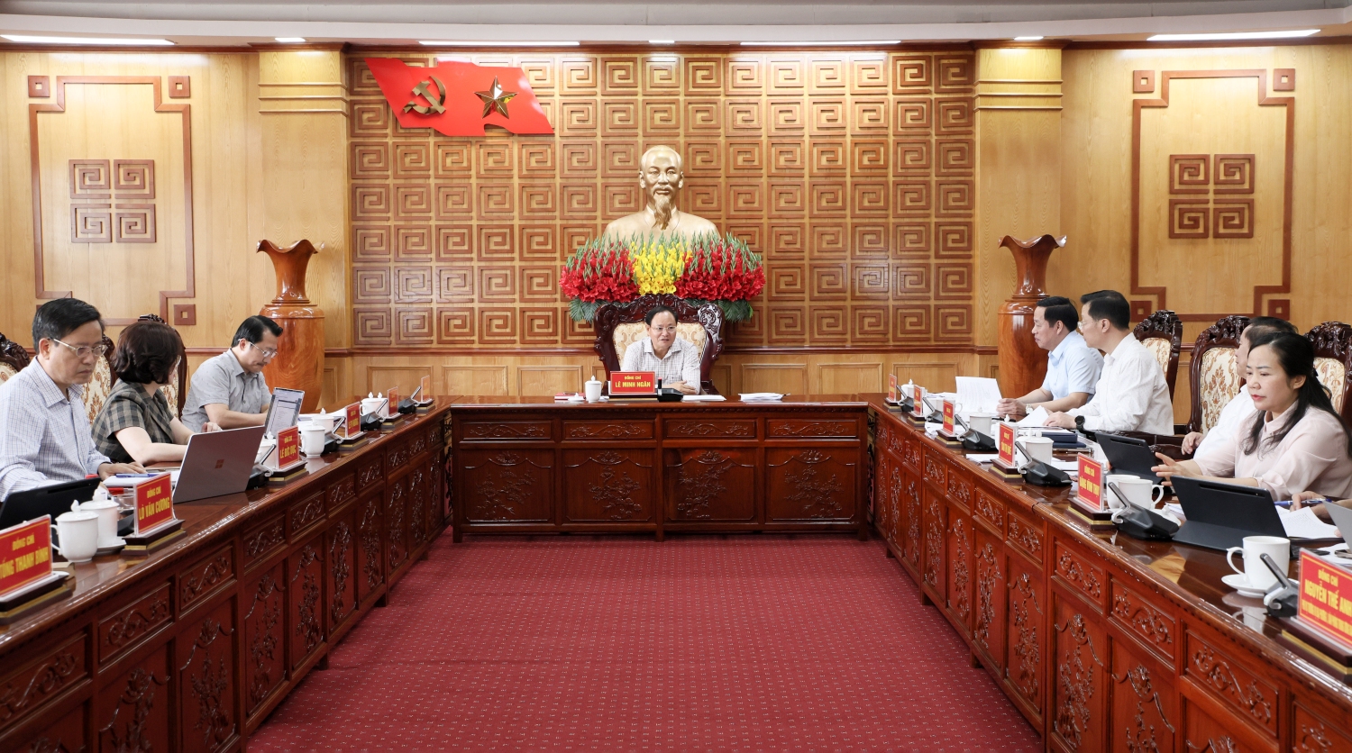 Quang cảnh cuộc họp