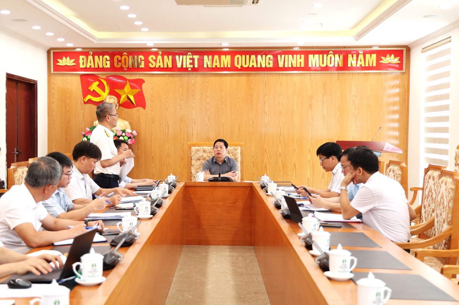 Quang cảnh cuộc họp