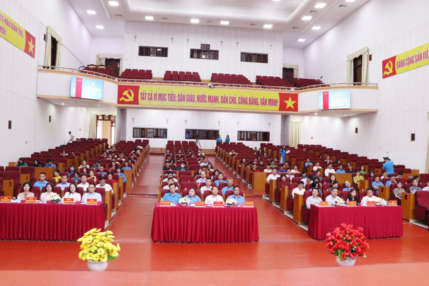 Các đại biểu dự Hội nghị