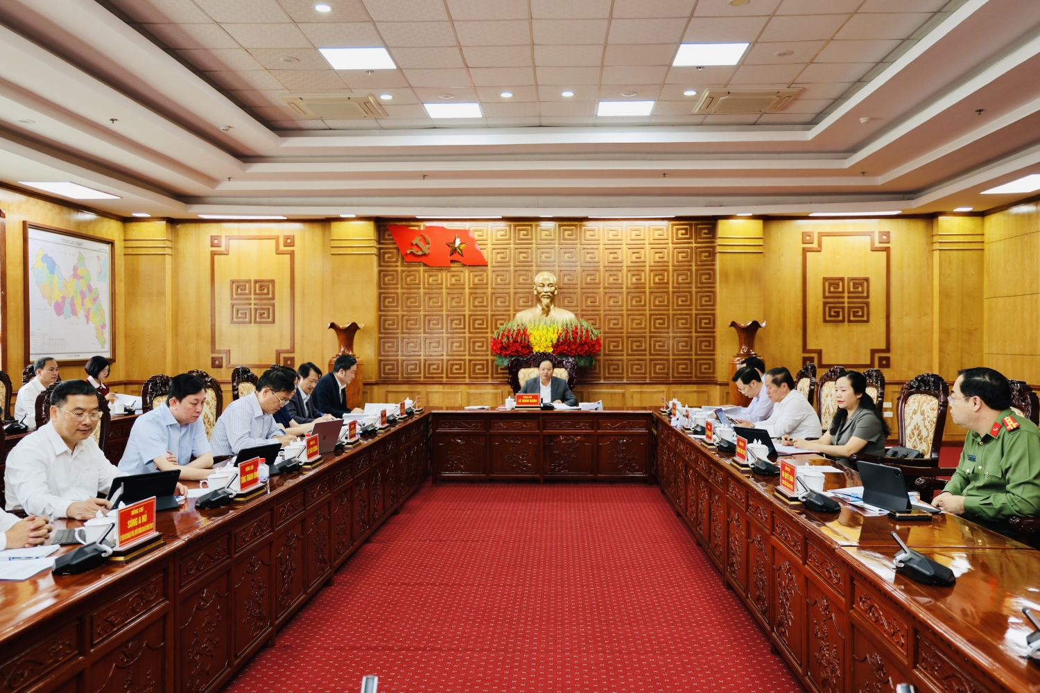 Quang cảnh cuộc họp
