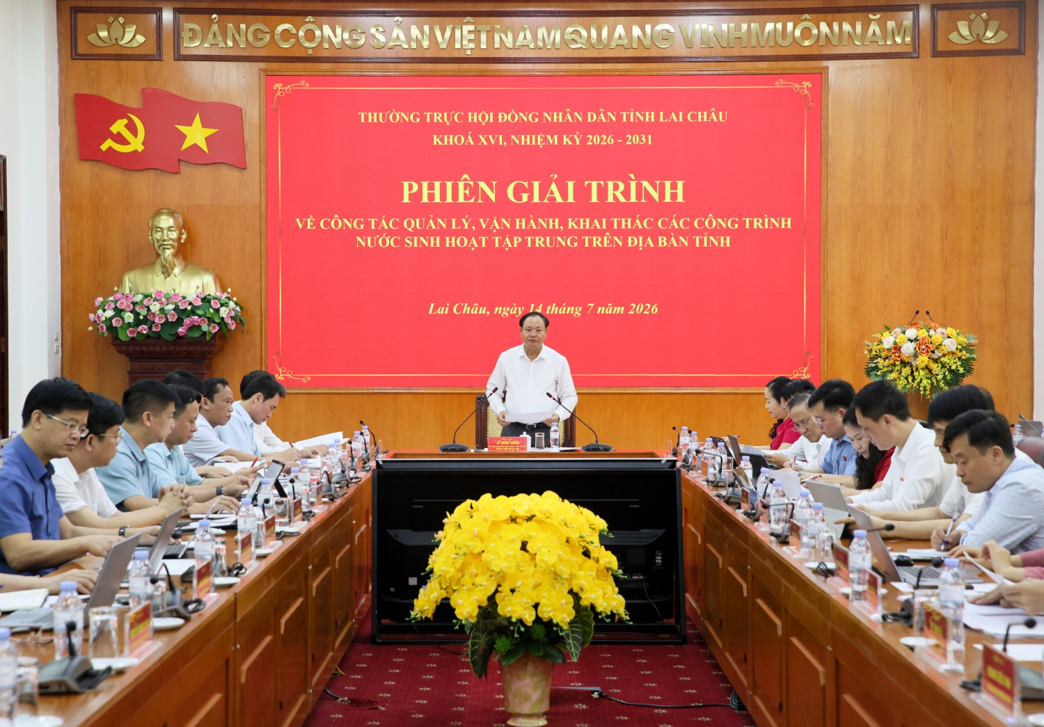 Quang cảnh Phiên họp