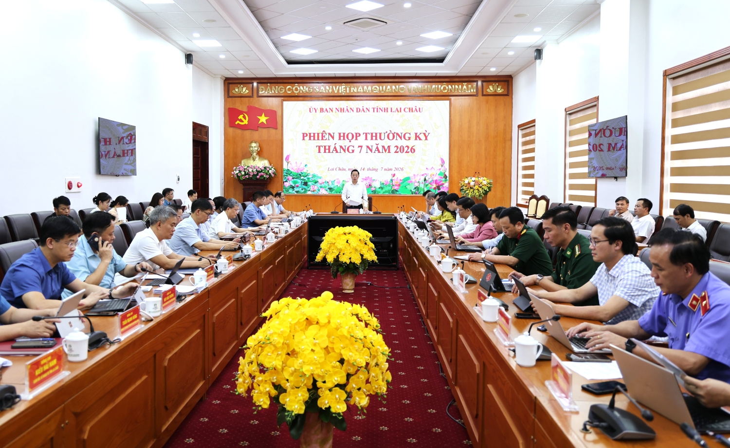 Quang cảnh Phiên họp