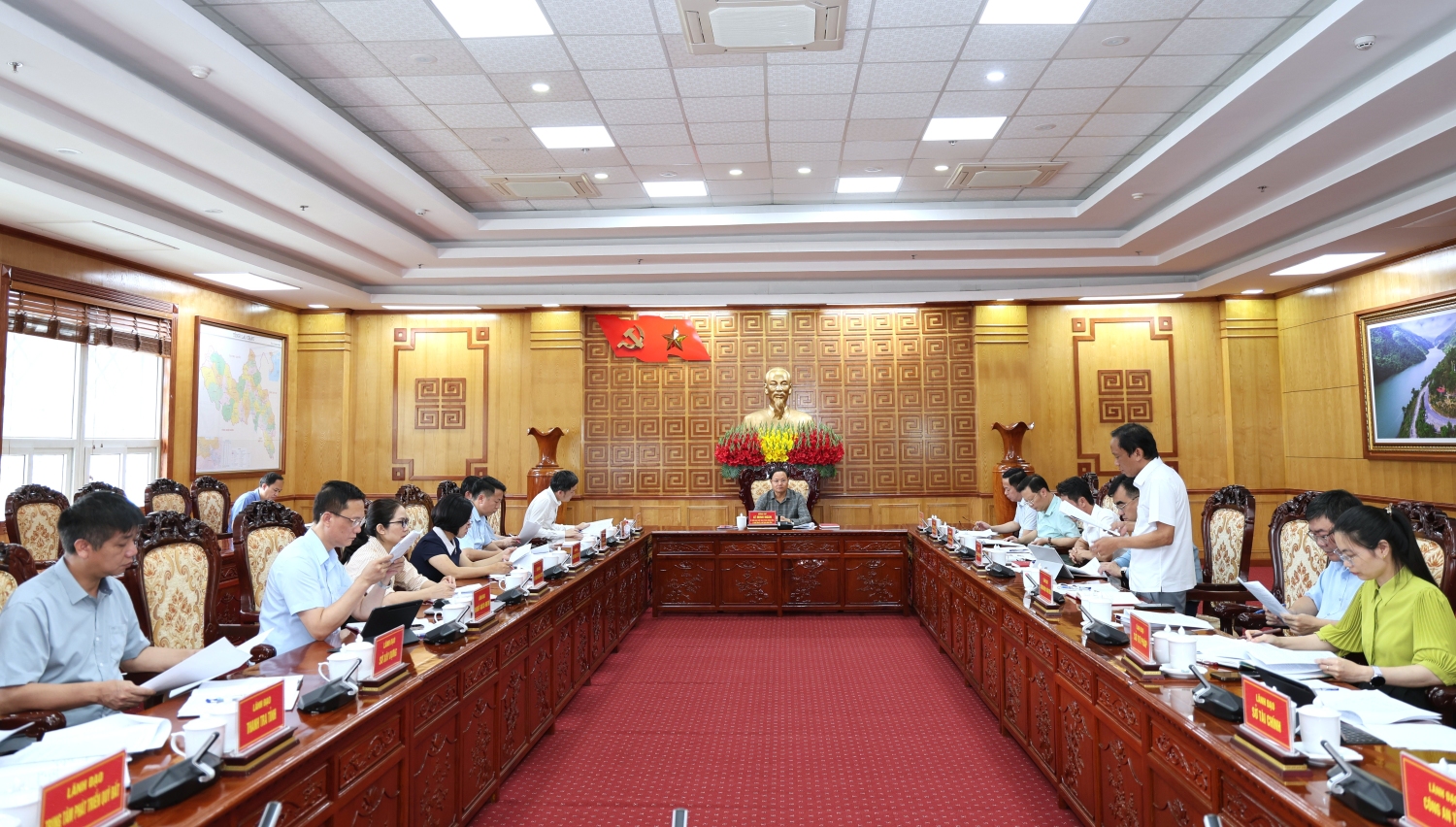 Quang cảnh cuộc họp