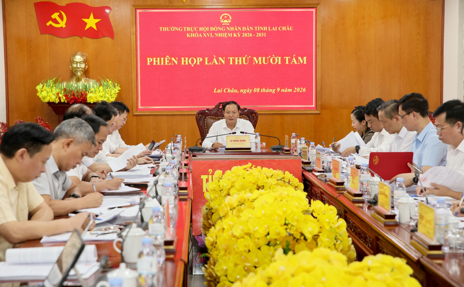 Quang cảnh Phiên họp
